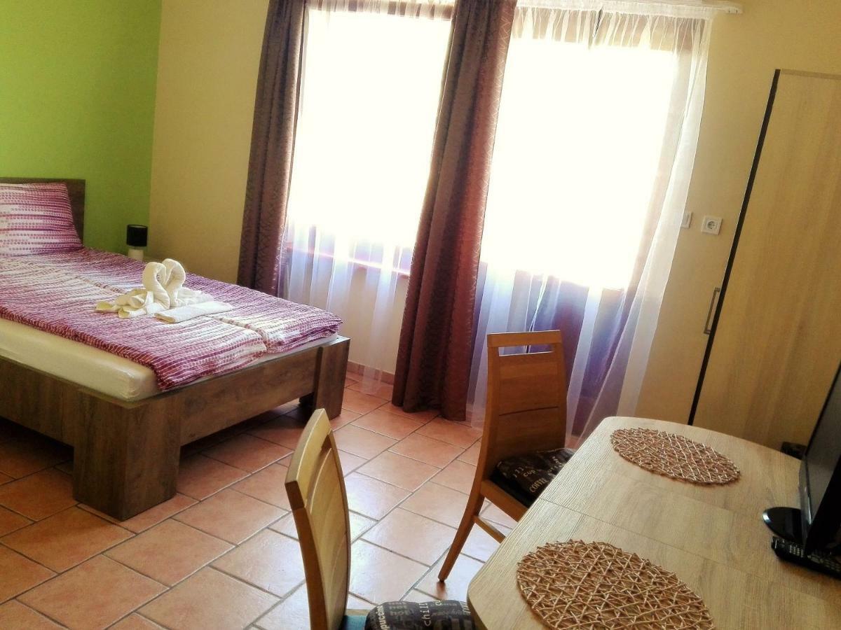 Kerekvar Apartman Jula Exterior foto